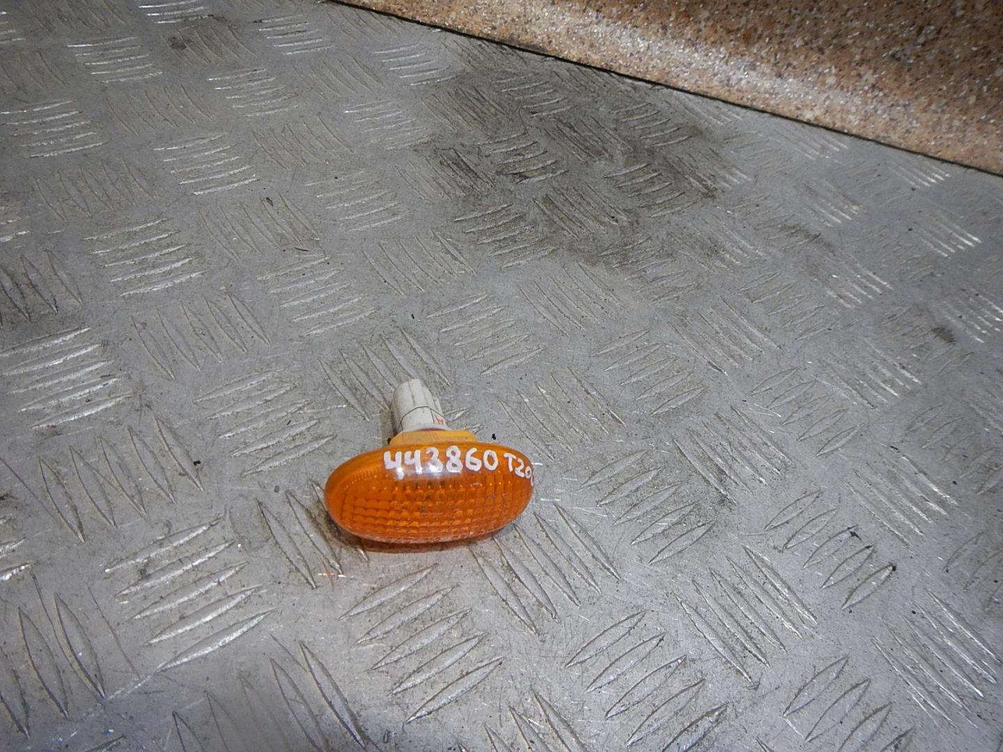 Повторитель на крыло желтый