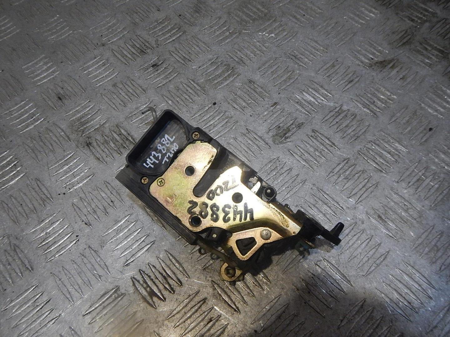 Замок двери задней левой