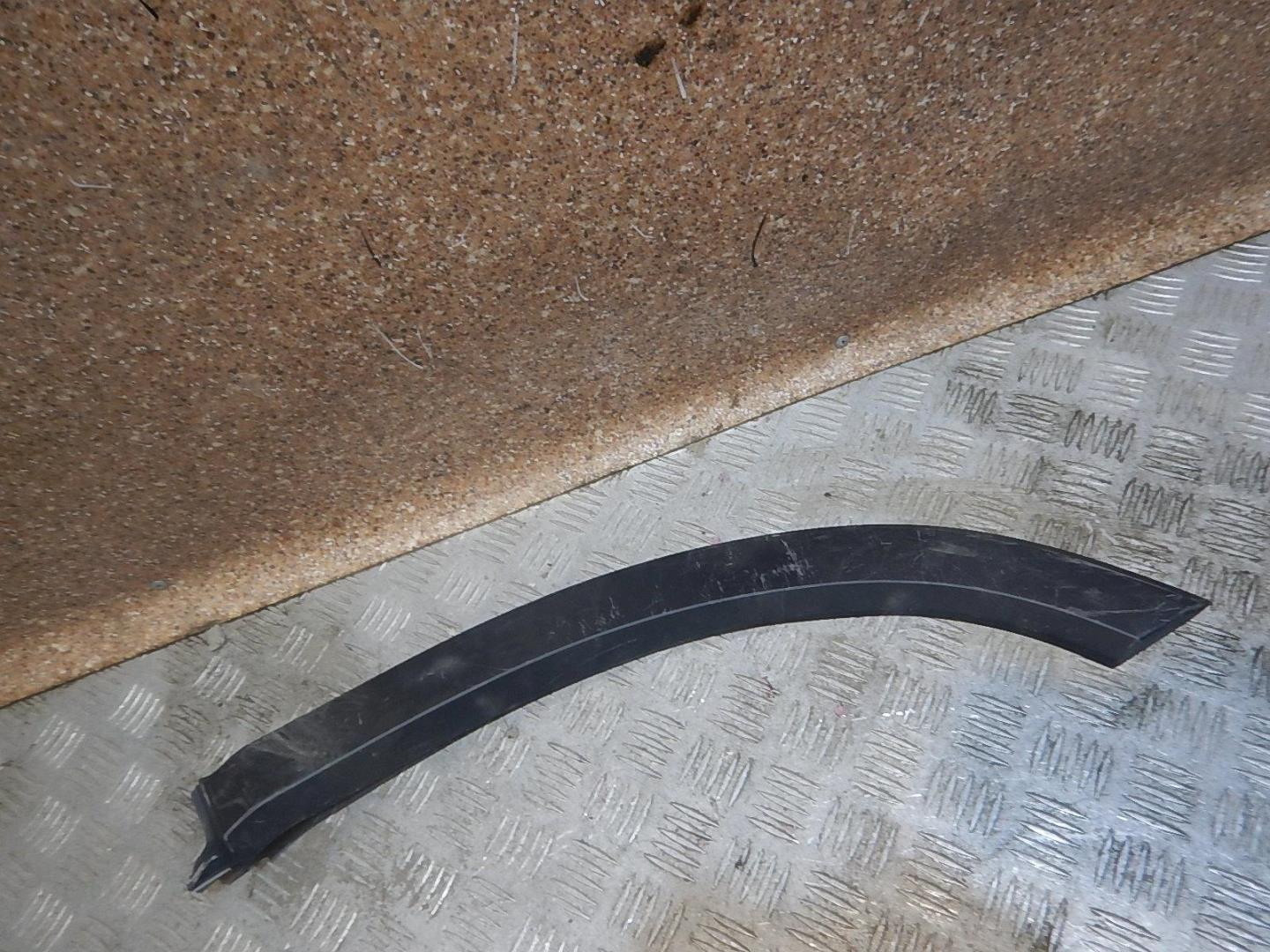 Накладка двери задней левой