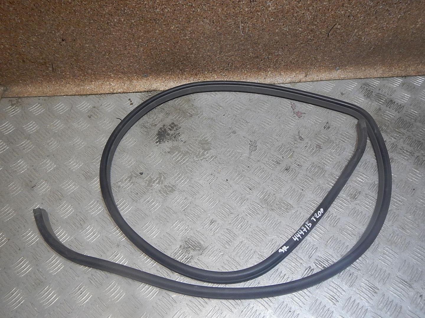 Уплотнитель двери