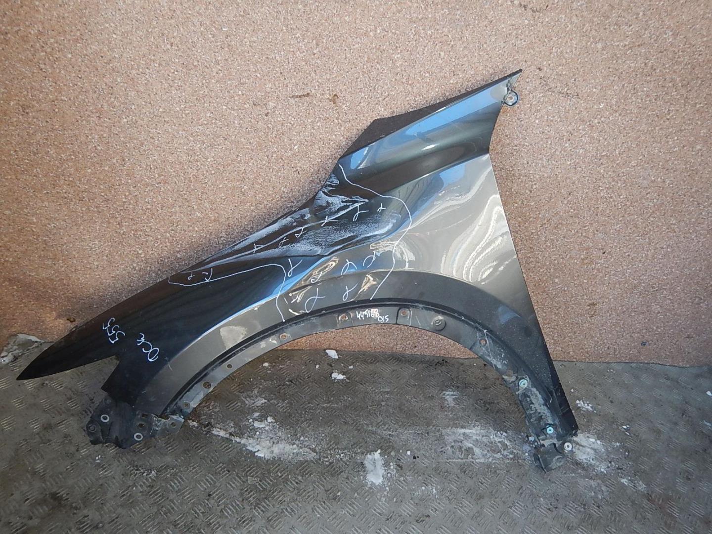 Крыло переднее левое