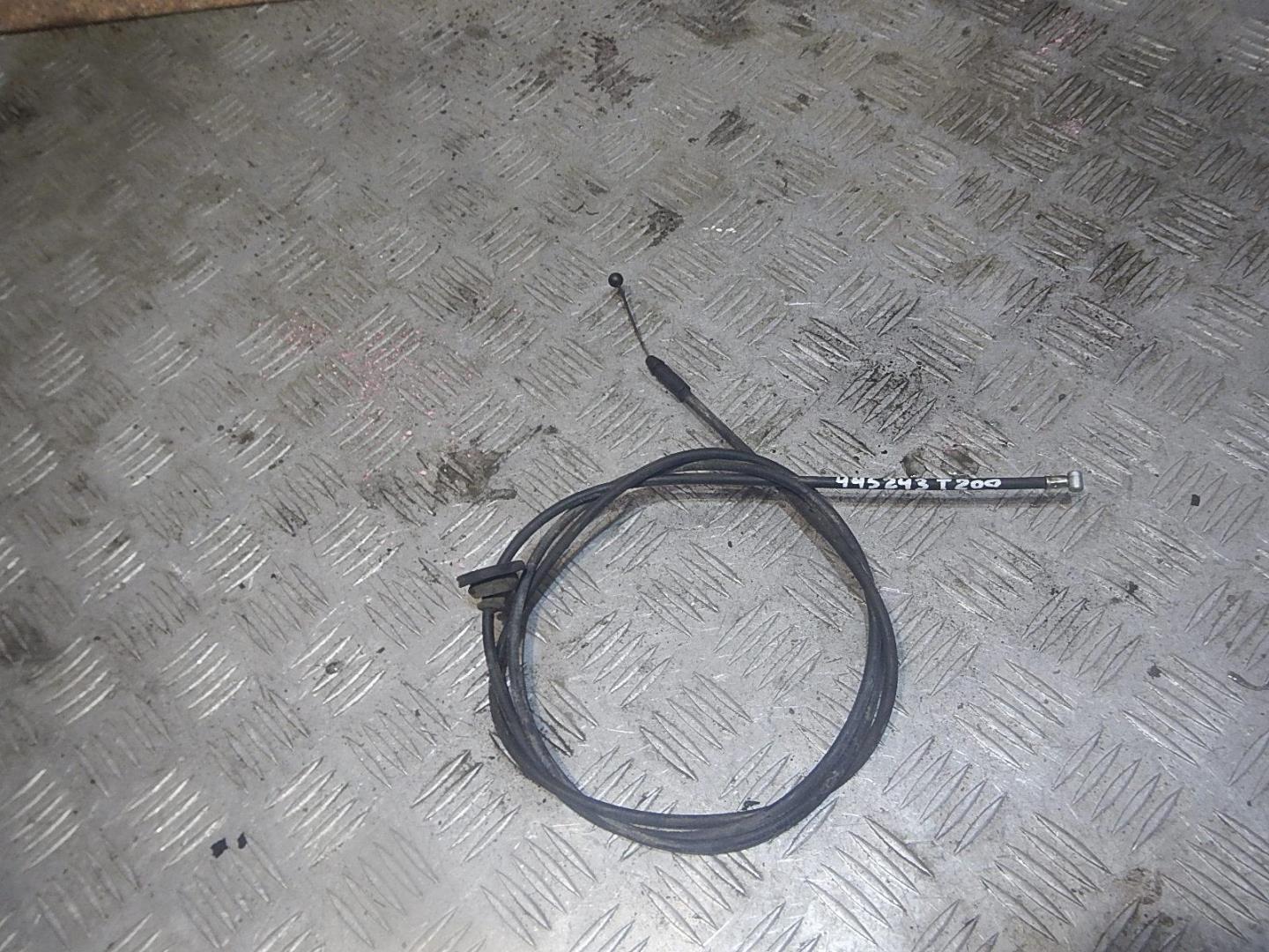 Трос открывания капота