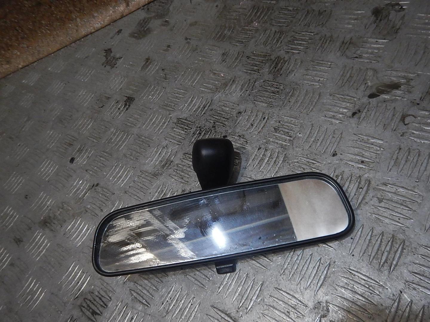 Зеркало заднего вида