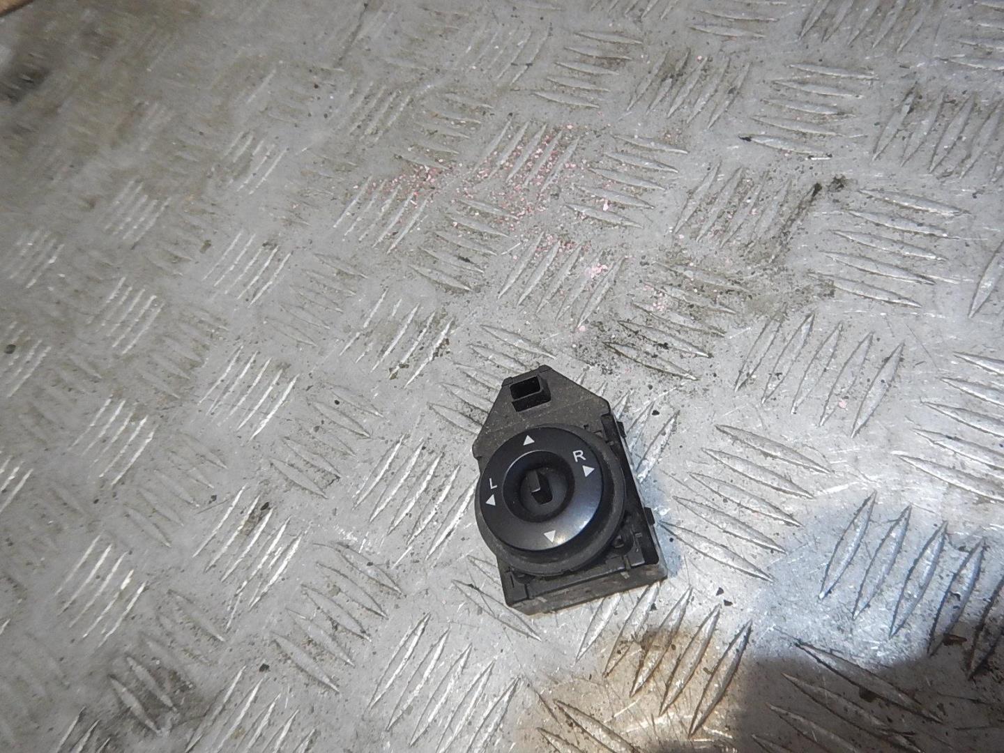 Переключатель регулировки зеркал