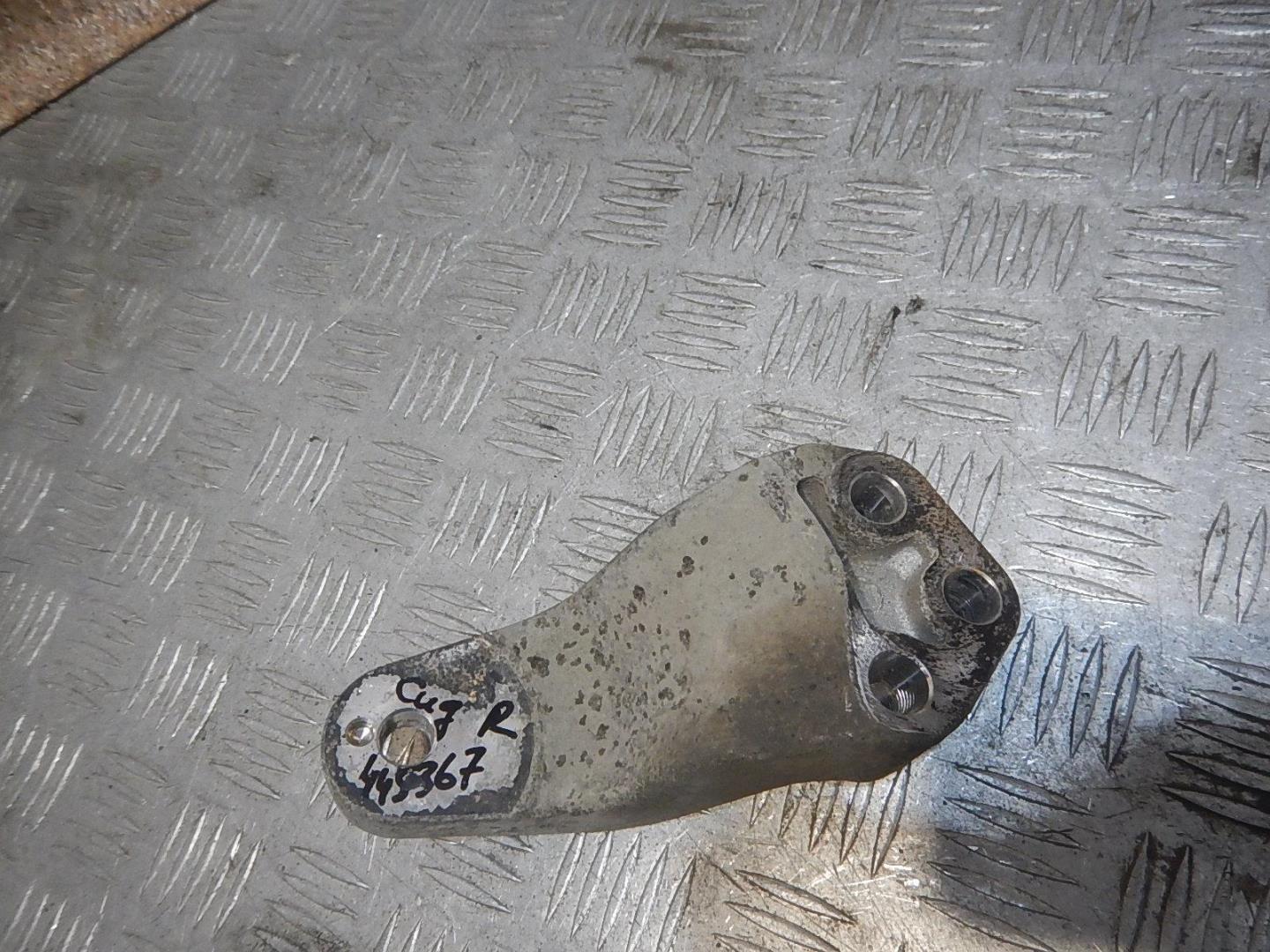 Кронштейн опоры двигателя