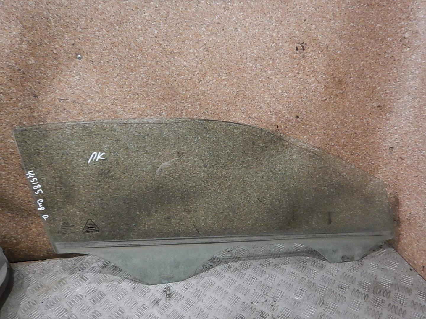 Стекло двери передней правой