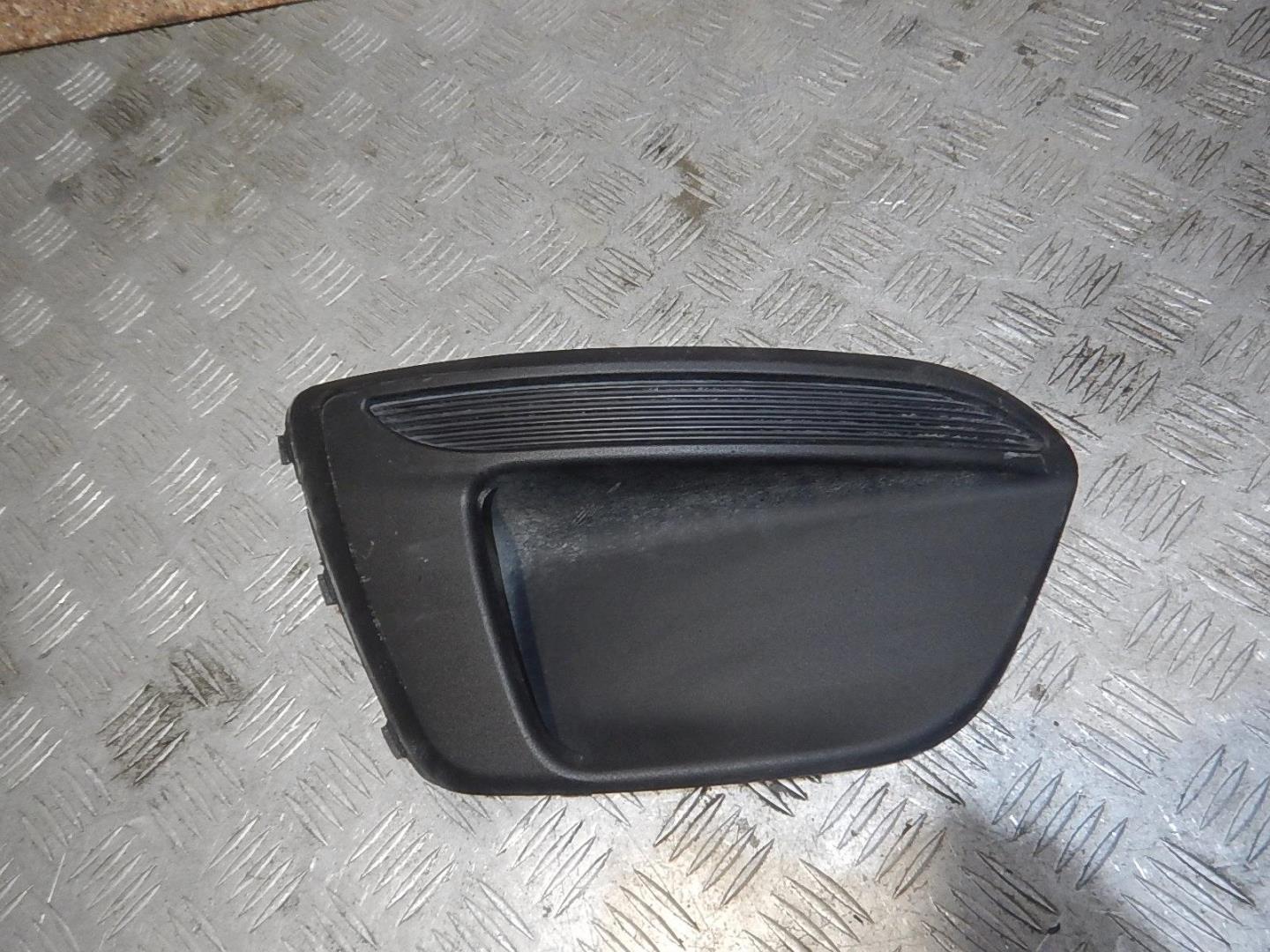 Решетка в бампер правая