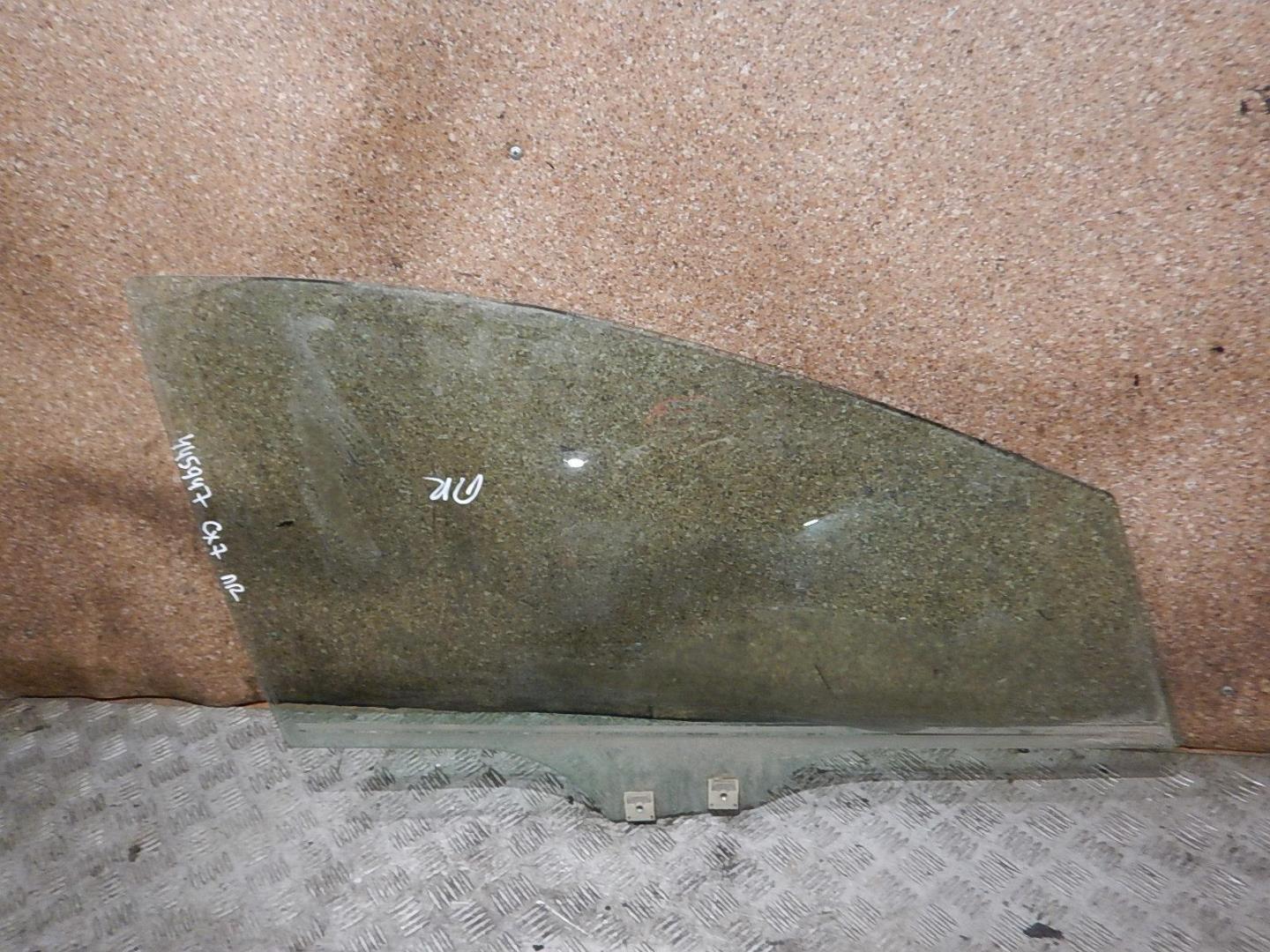 Стекло двери передней правой