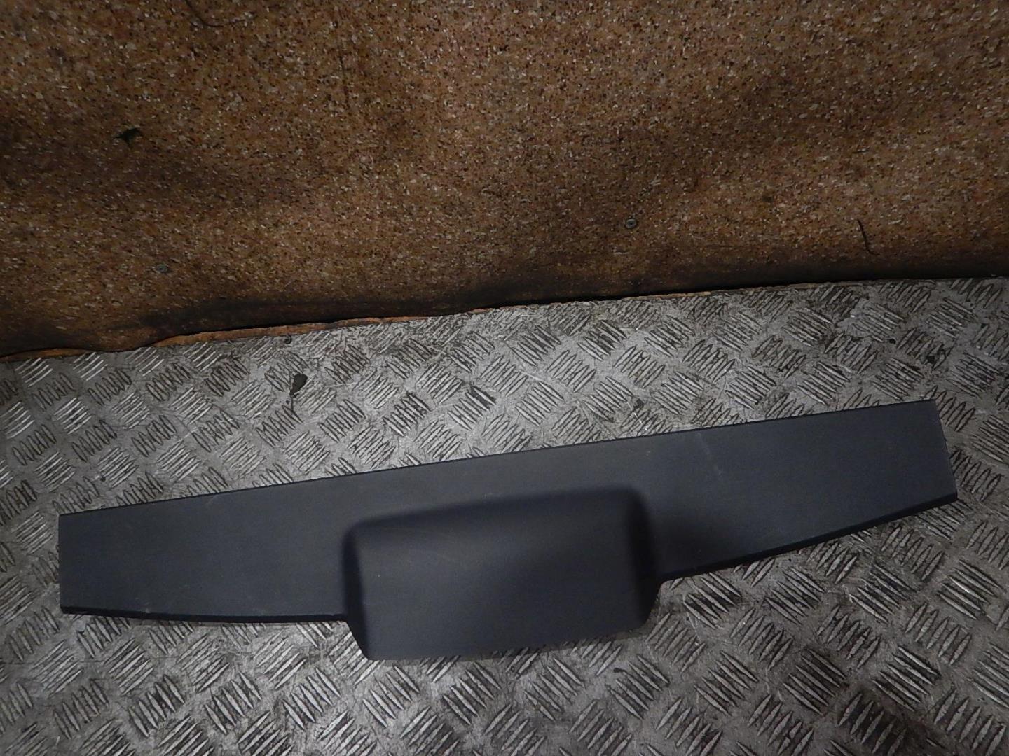 Обшивка двери багажника