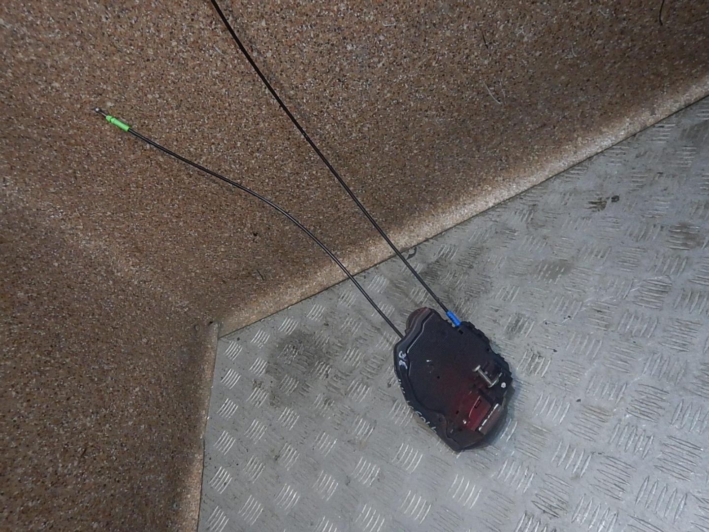 Замок двери задней правой