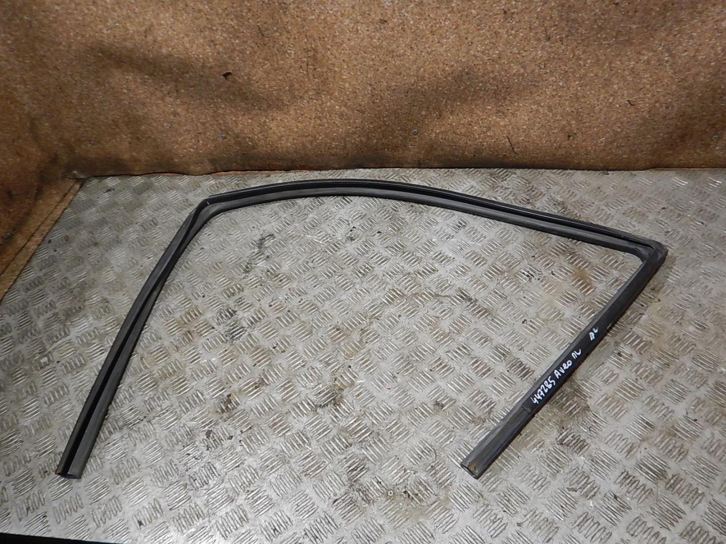 Уплотнитель стекла двери