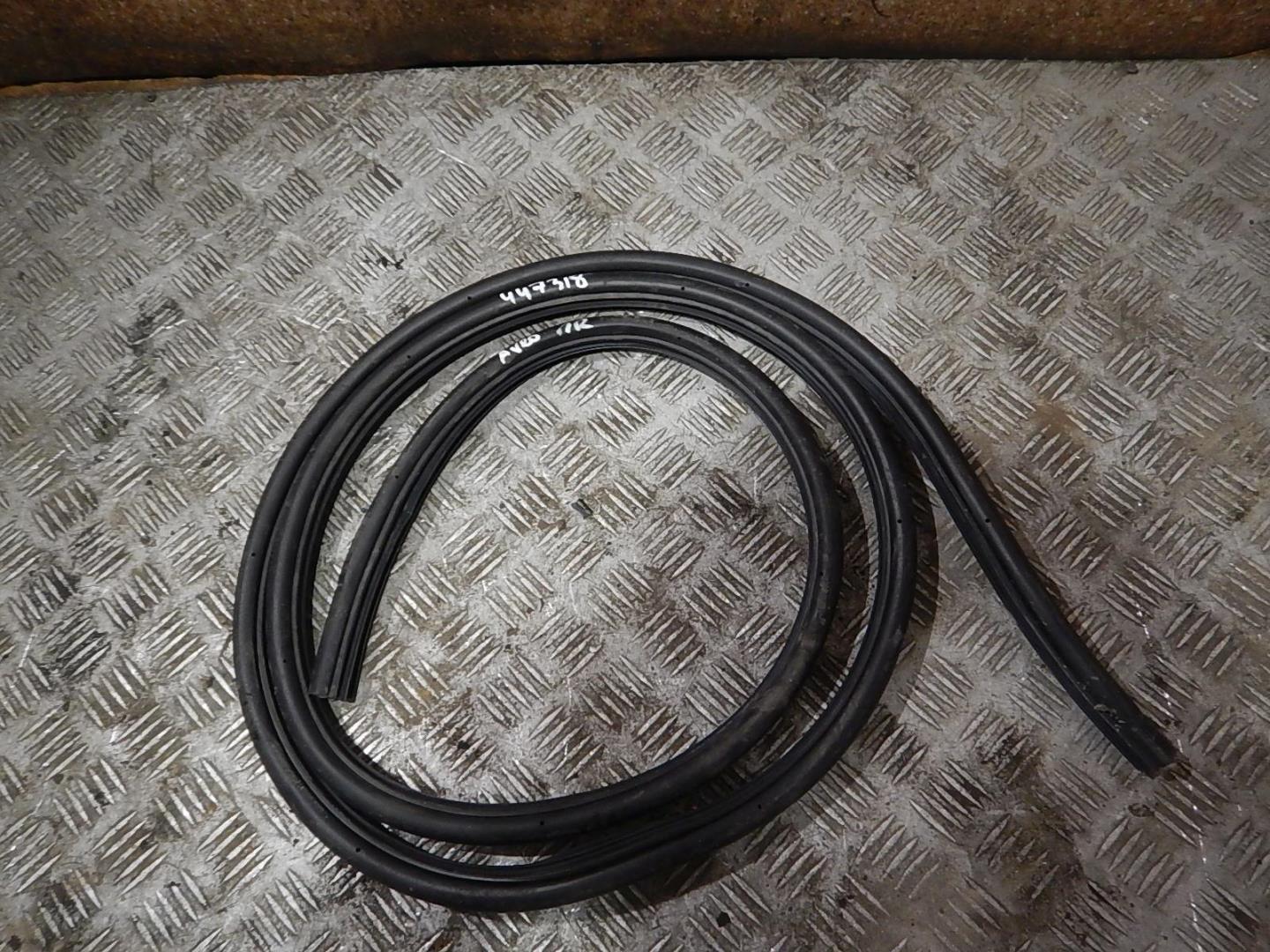 Уплотнитель двери