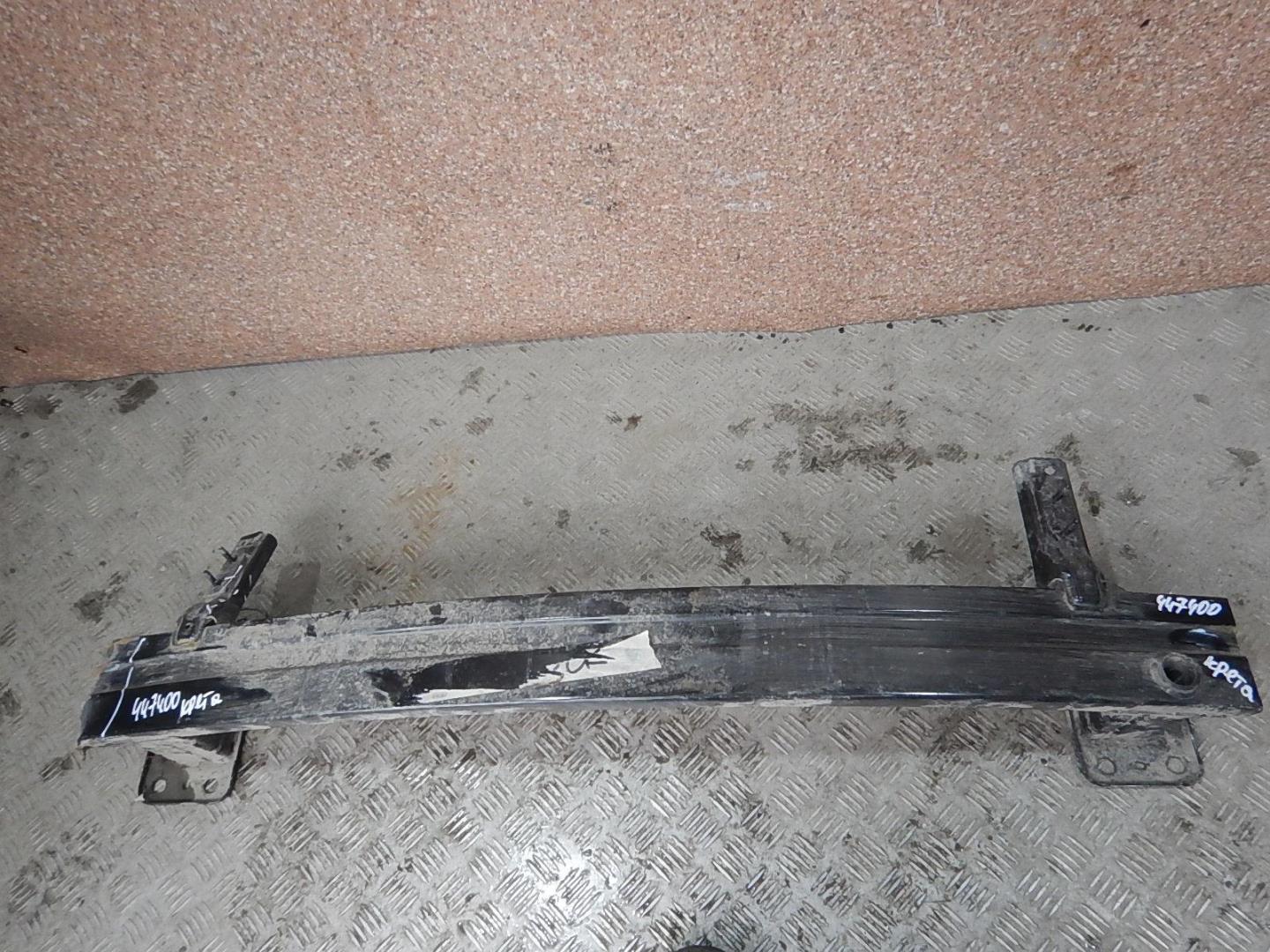 Усилитель переднего бампера