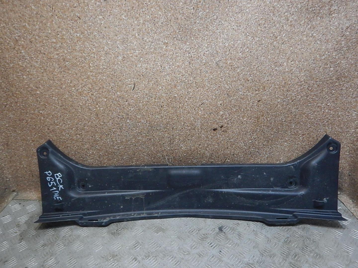 Обшивка багажника