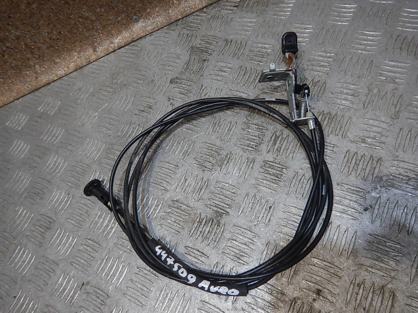 Трос лючка бензобака