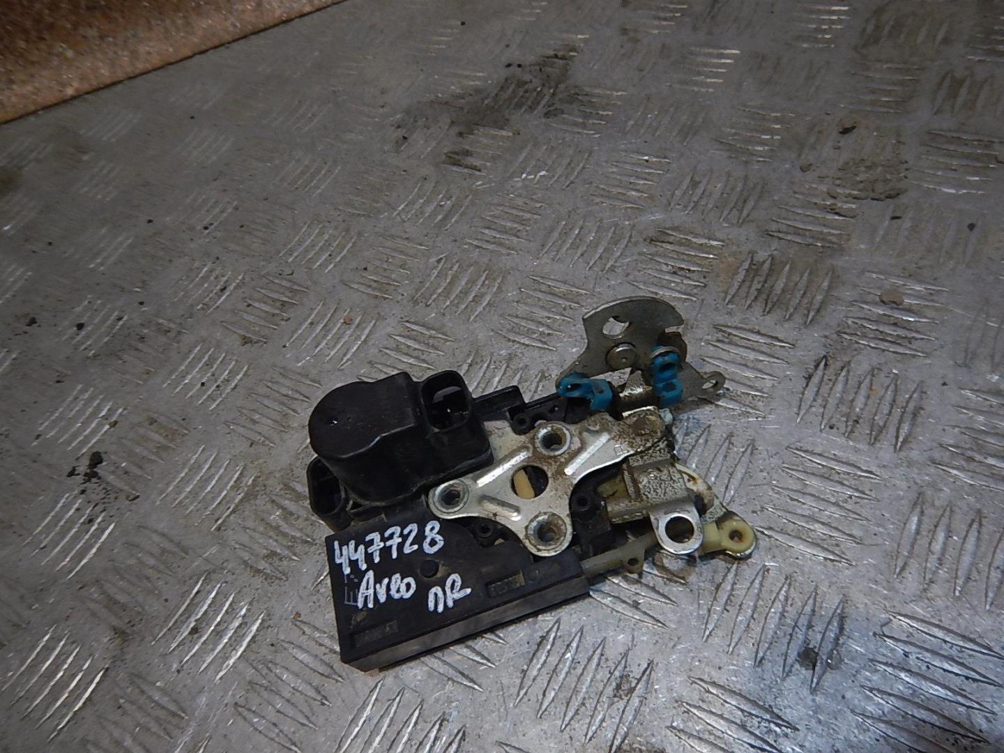 Замок двери передней правой