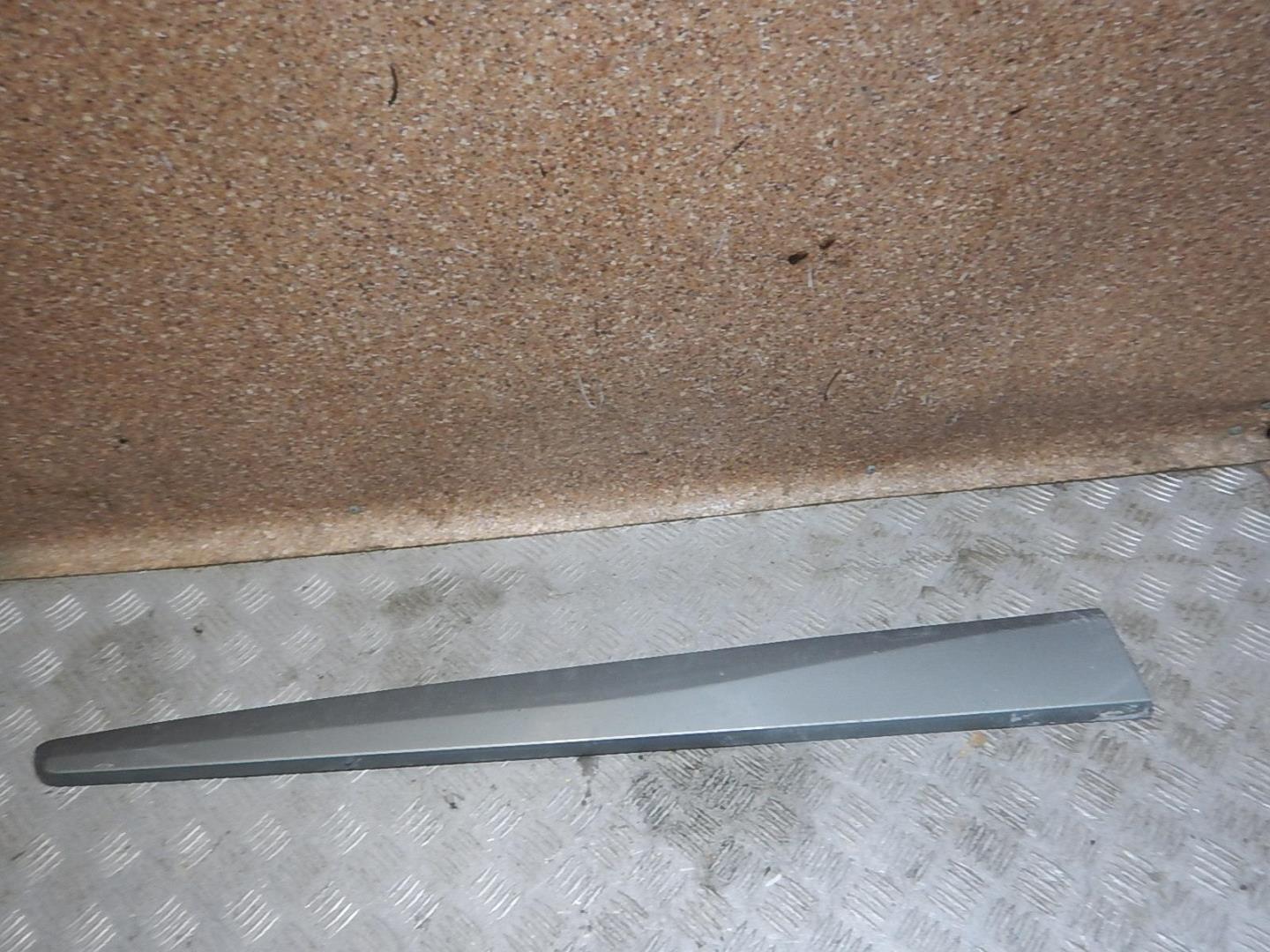 Молдинг передней правой двери