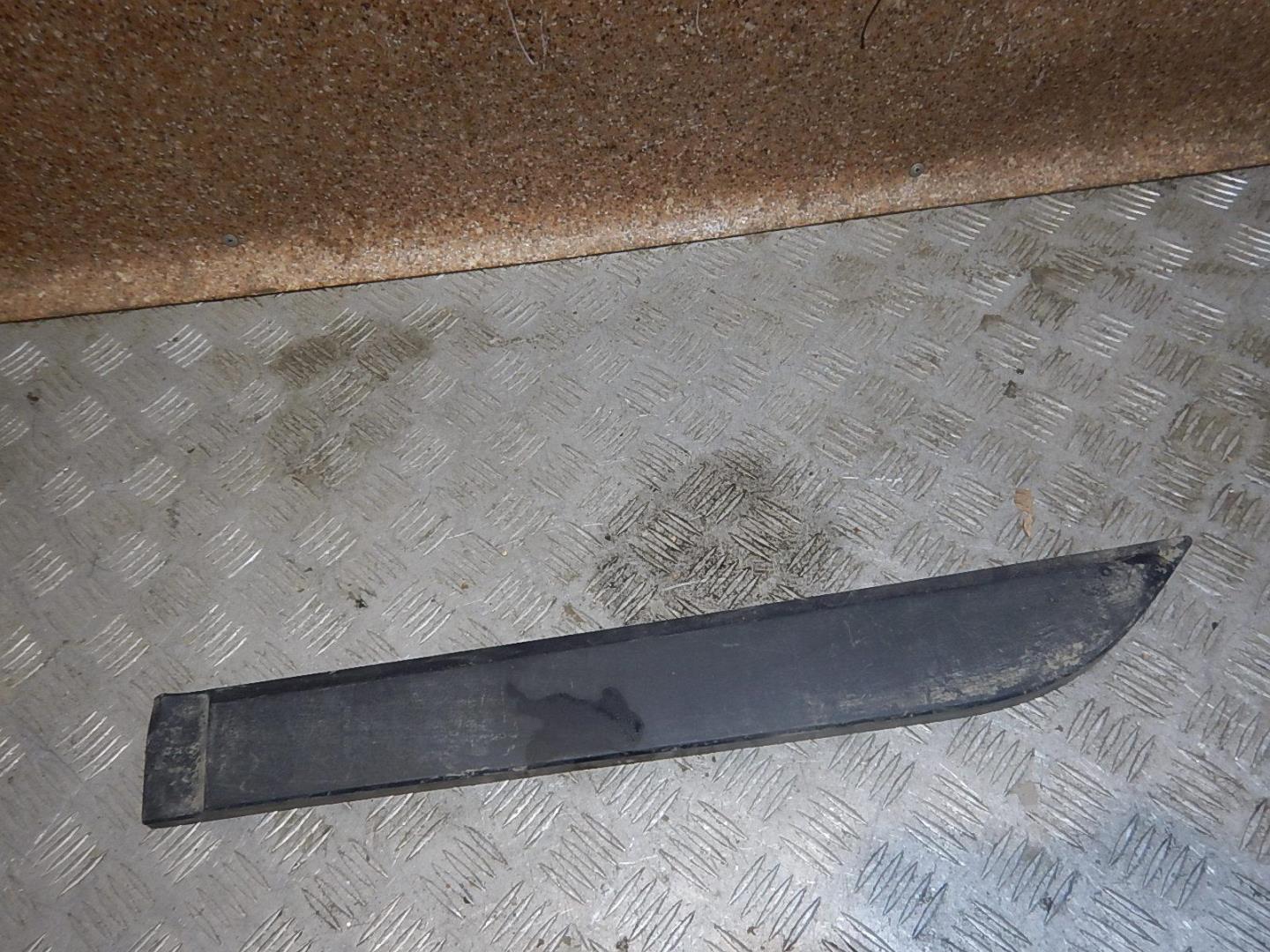 Молдинг задней левой двери