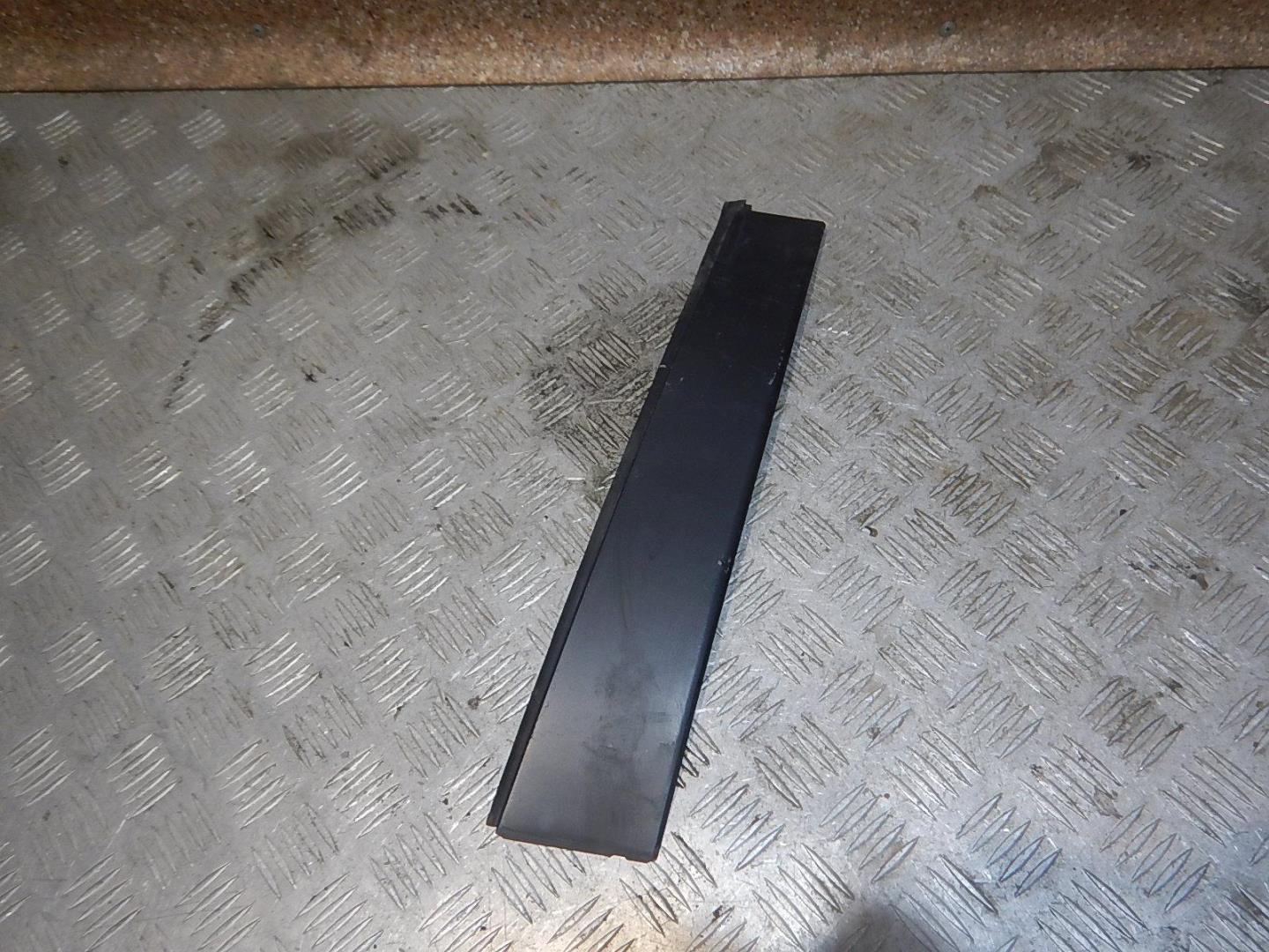 Накладка двери задней левой