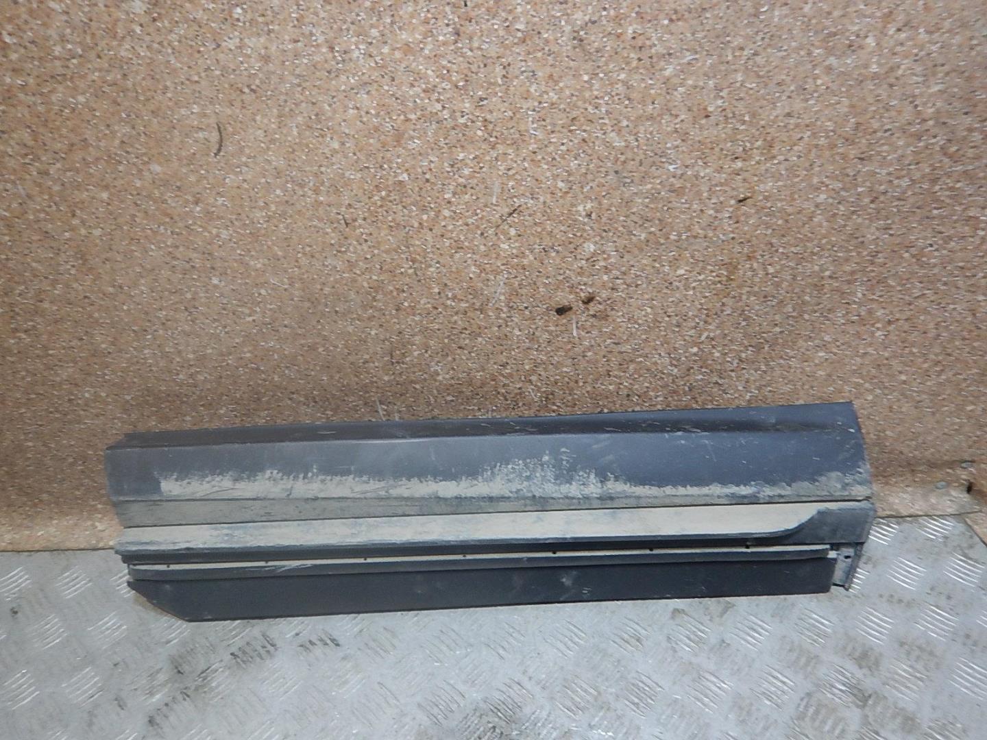 Молдинг задней левой двери