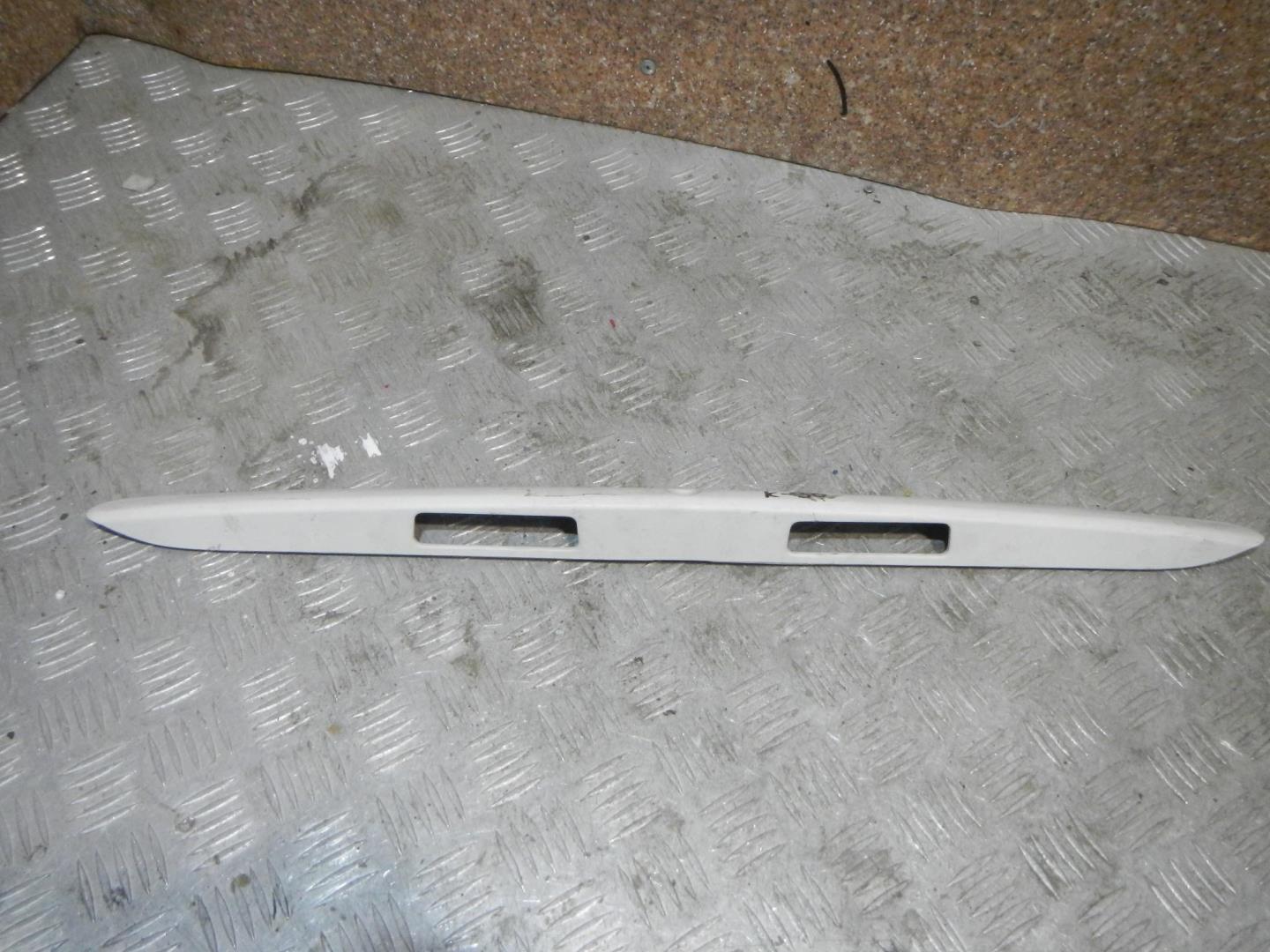 Накладка двери багажника