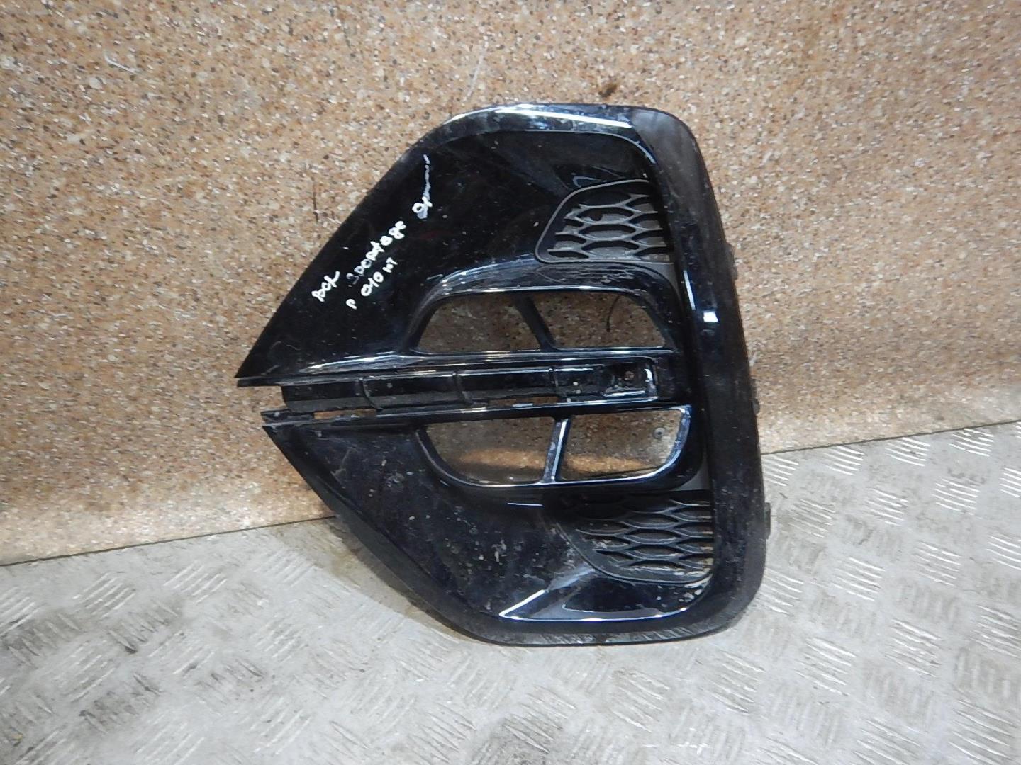 Решетка в бампер правая