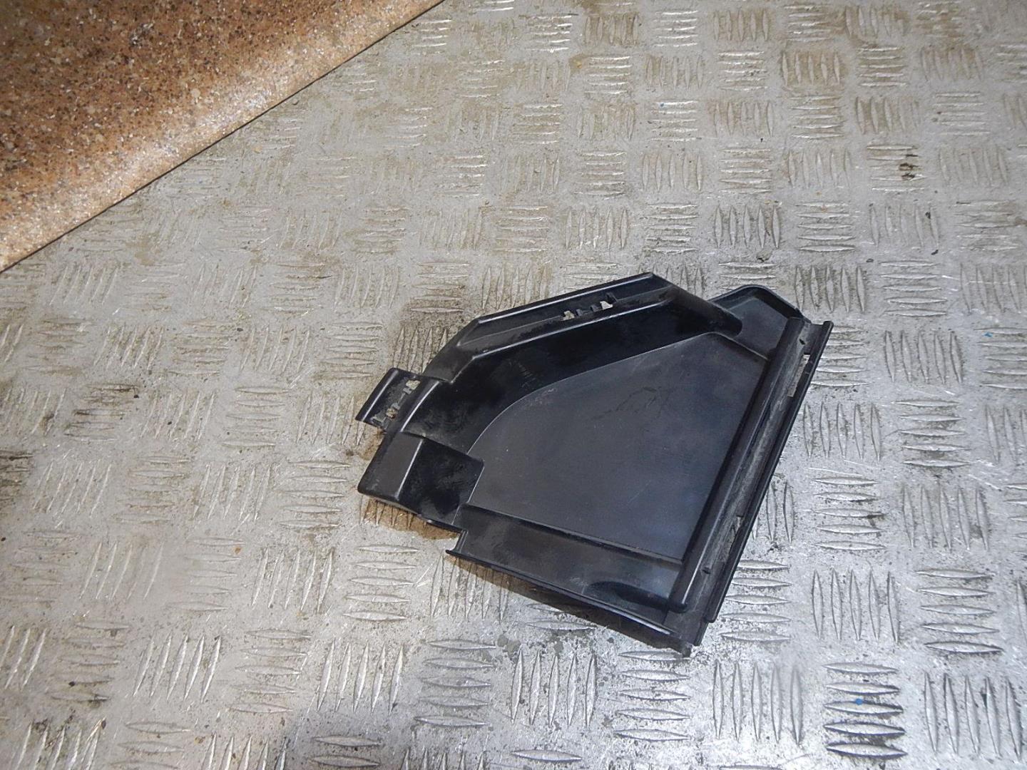 Воздуховод радиатора правый