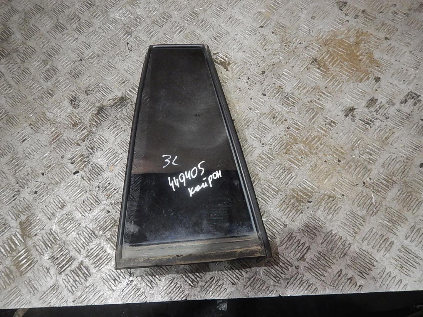 Стекло двери задней левой (форточка)