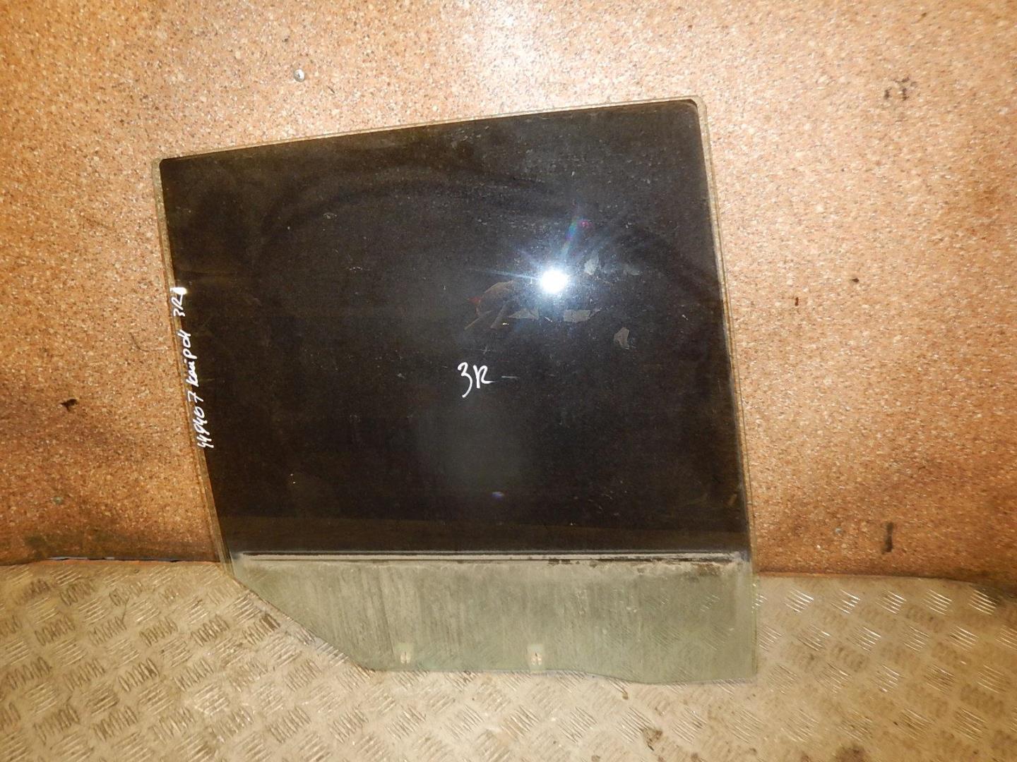 Стекло двери задней правой