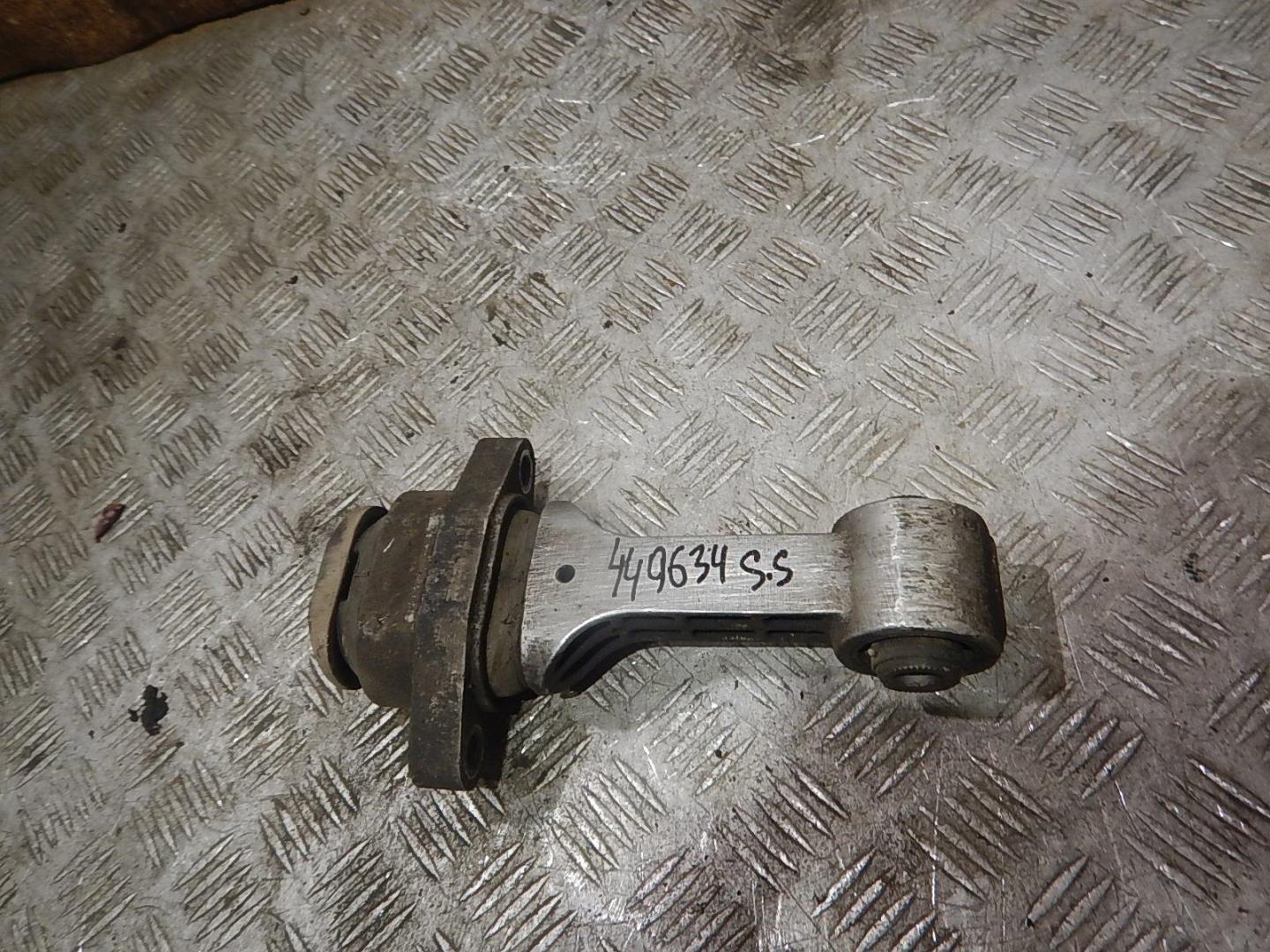 Опора двигателя задняя