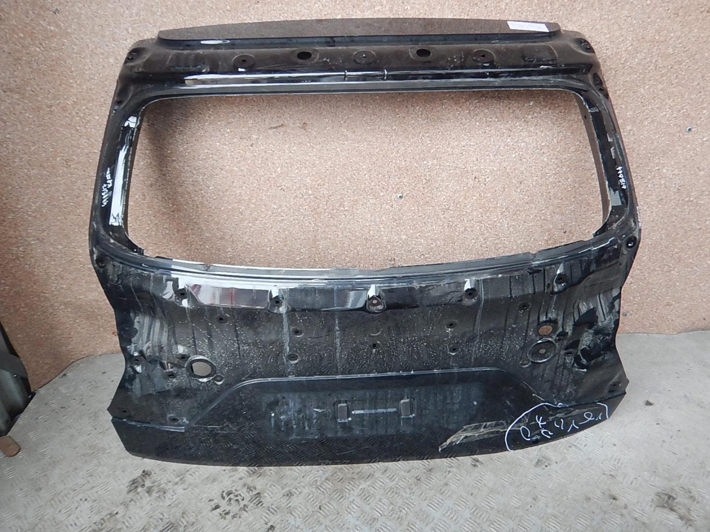 Дверь багажника