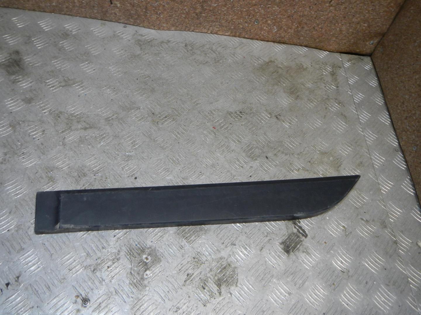 Молдинг задней левой двери