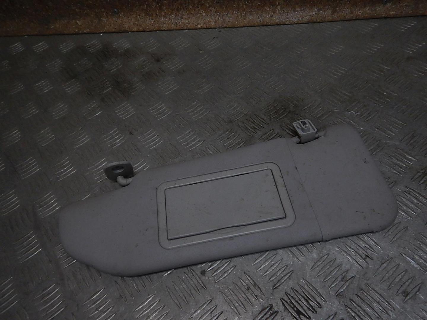 Козырек солнцезащитный