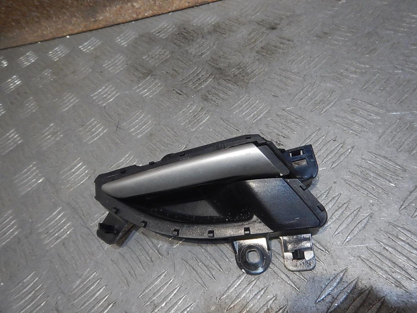 Ручка двери внутренняя левая