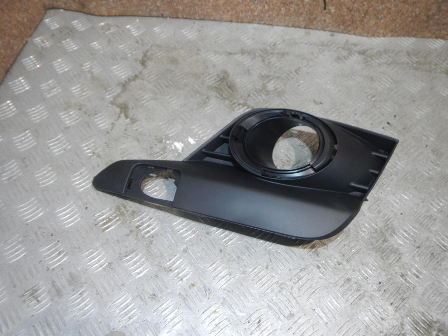 Решетка в бампер правая