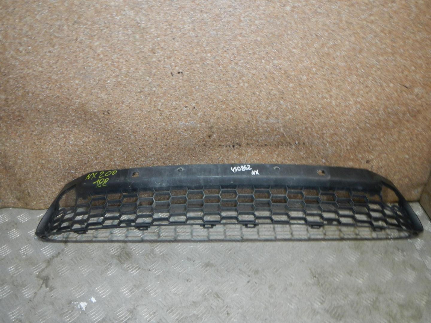 Решетка в бампер центральная