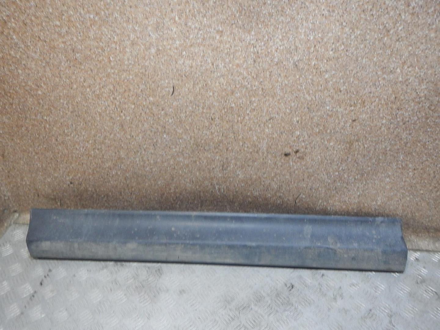 Молдинг передней левой двери