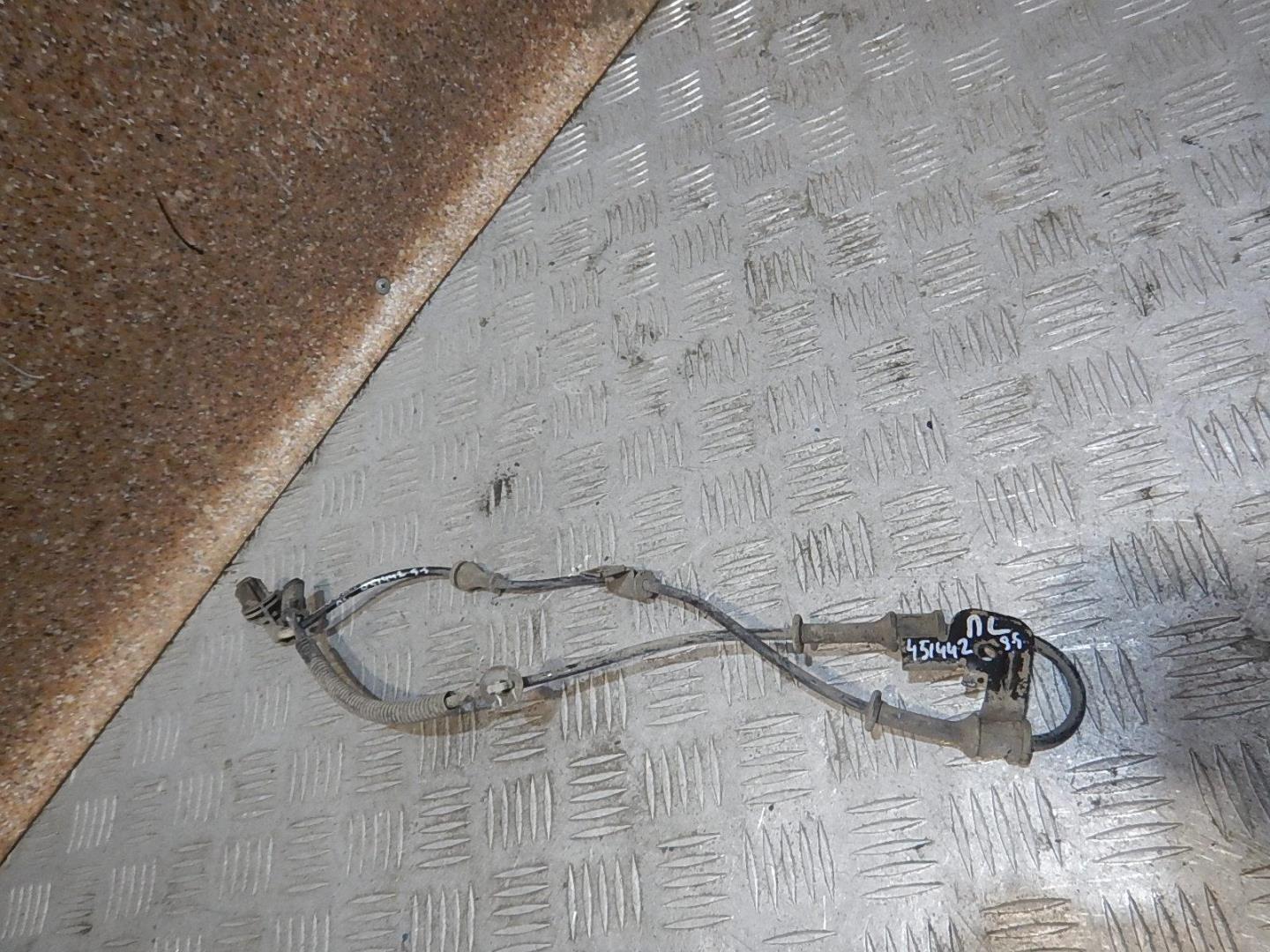 Датчик ABS передний левый