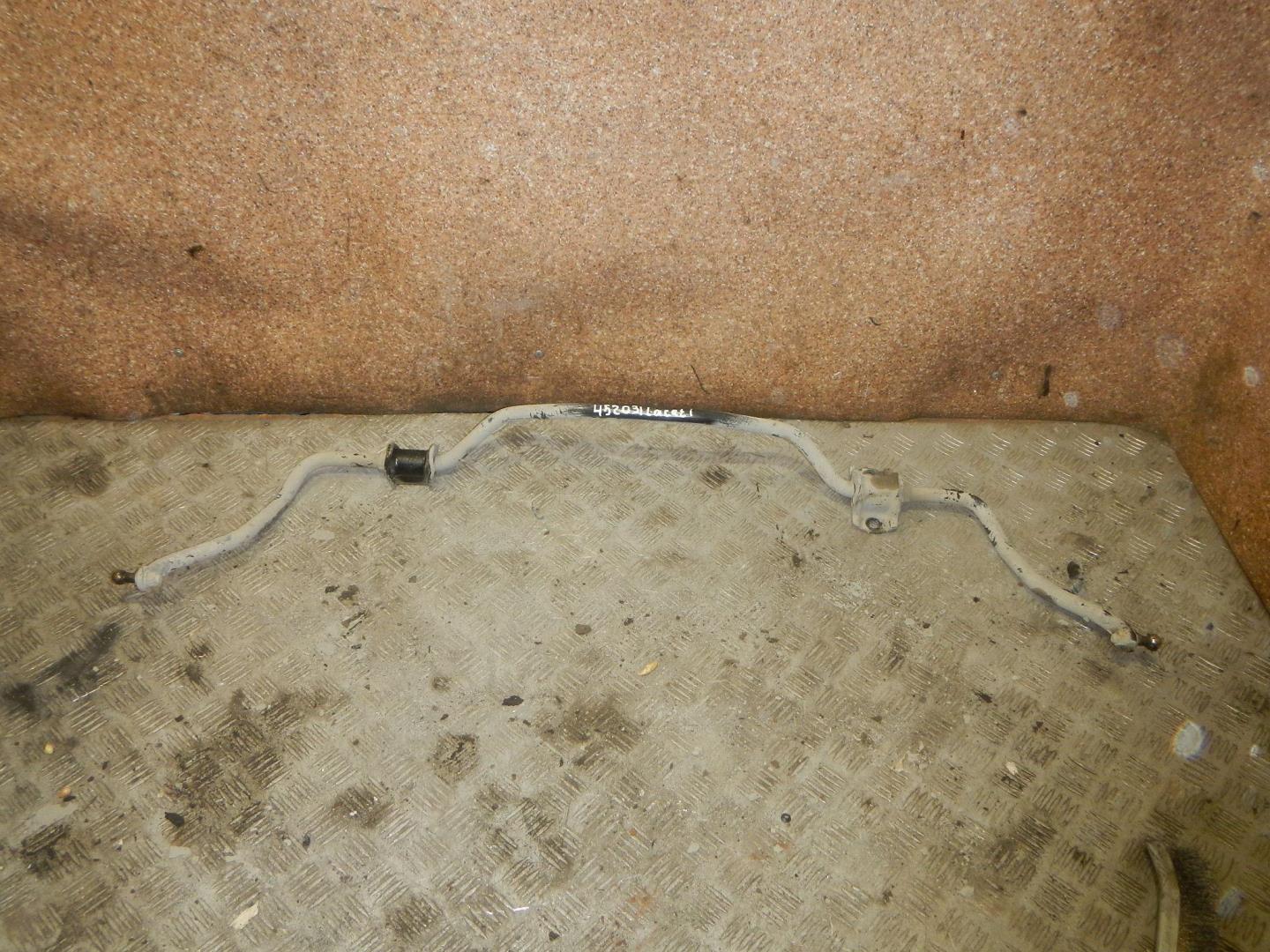 Стабилизатор передний