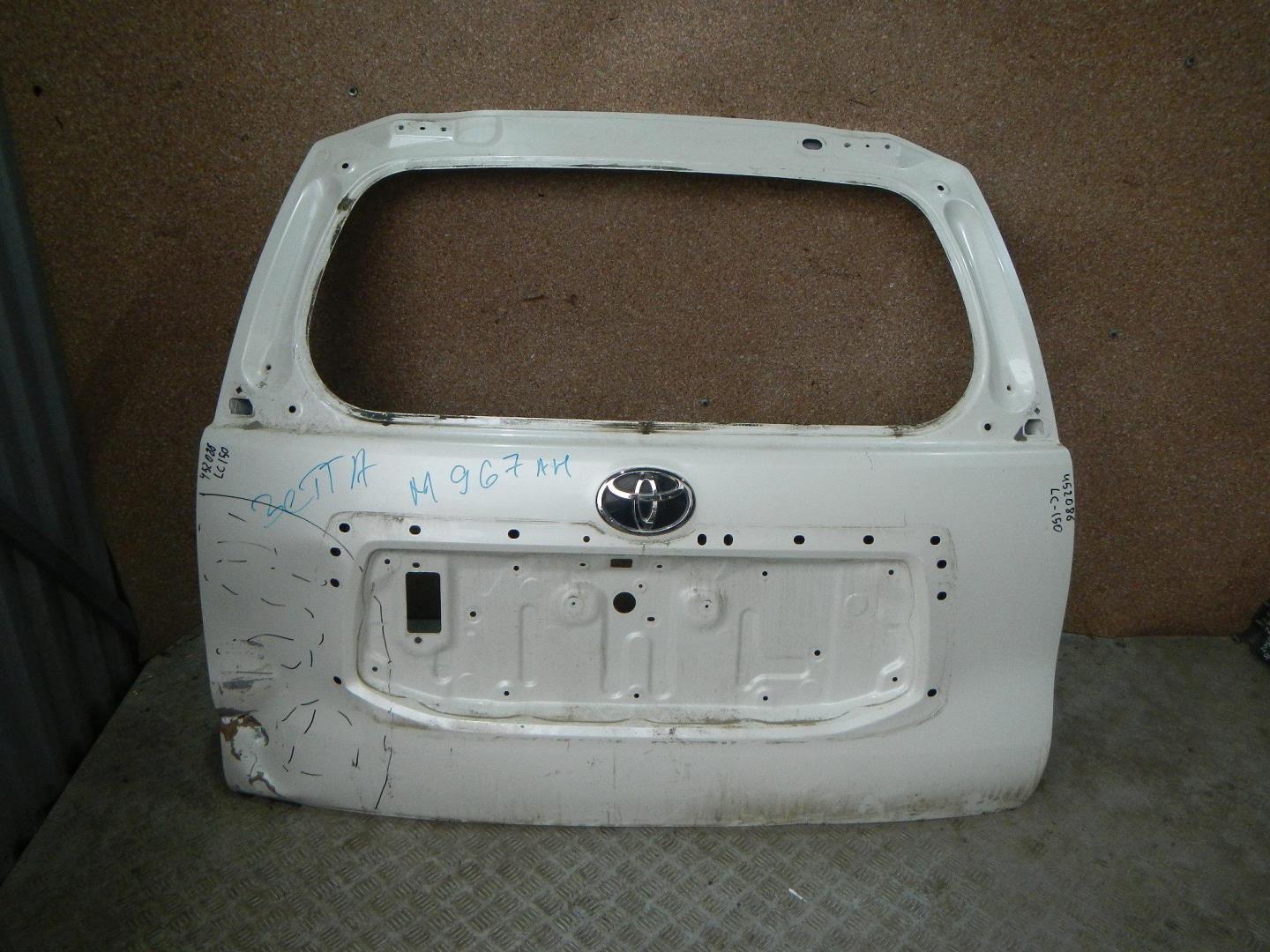 Дверь багажника