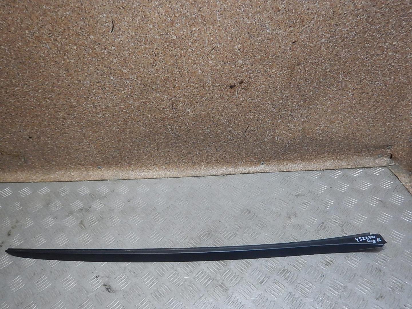 Молдинг лобового стекла