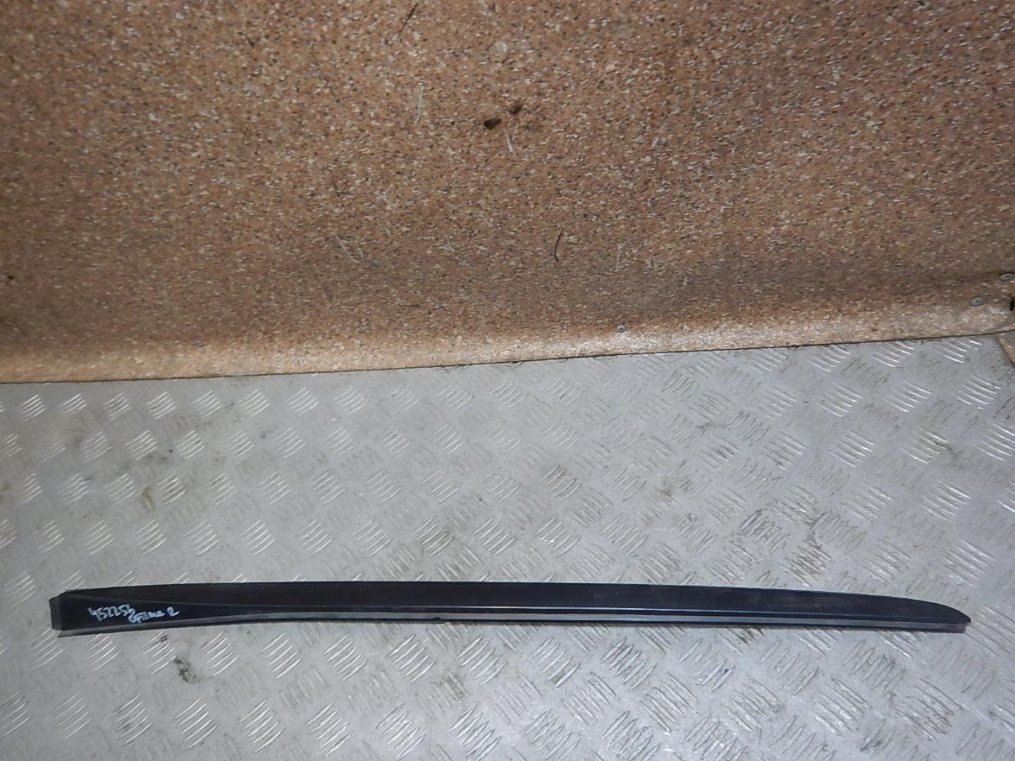 Молдинг лобового стекла