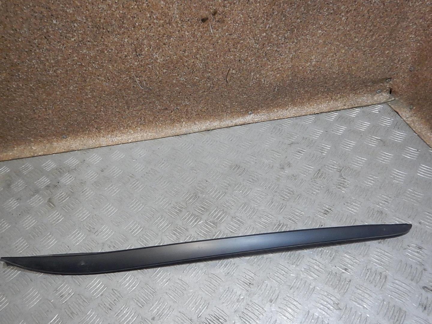 Молдинг лобового стекла