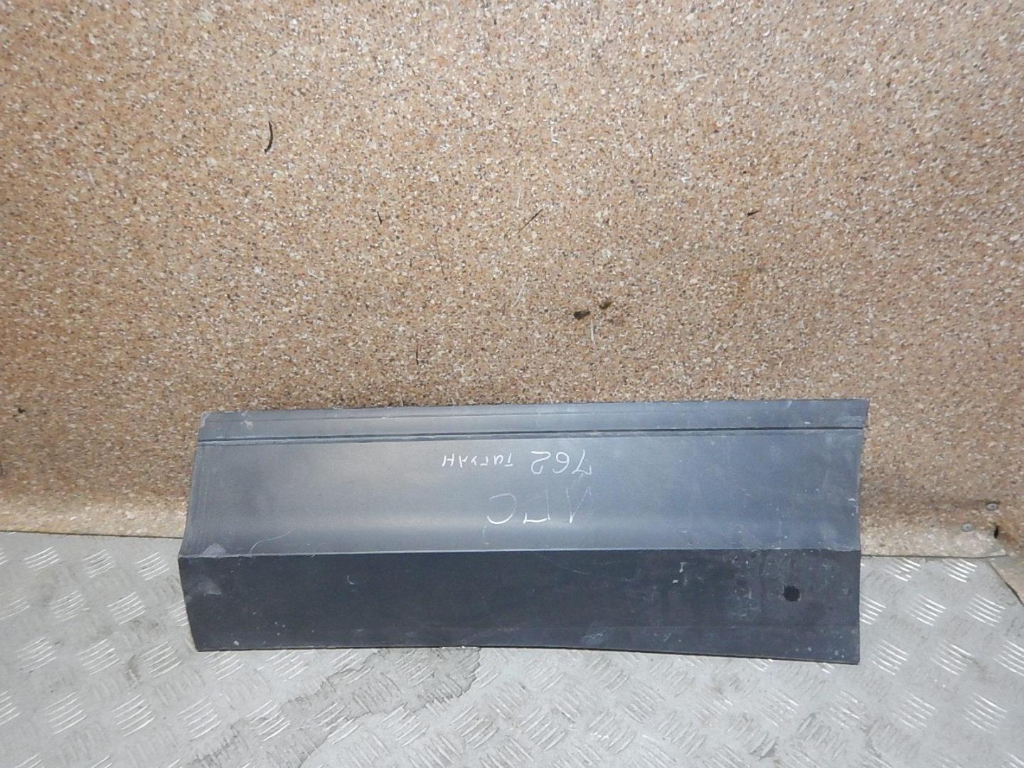 Молдинг задней левой двери