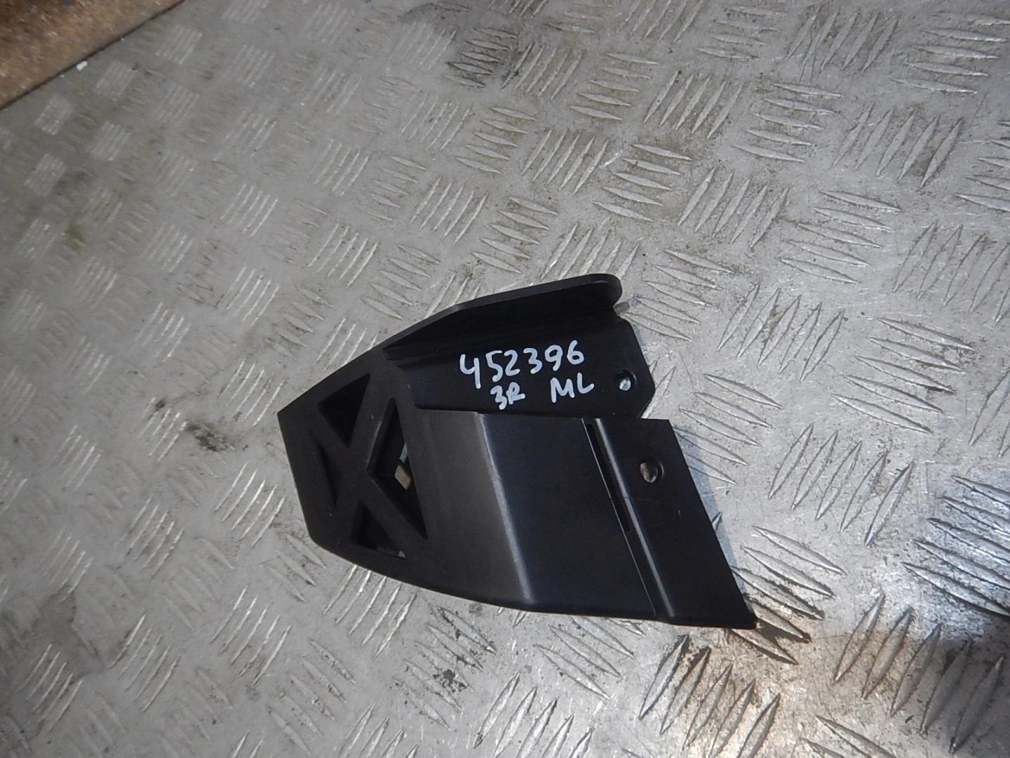 Кронштейн заднего бампера правый