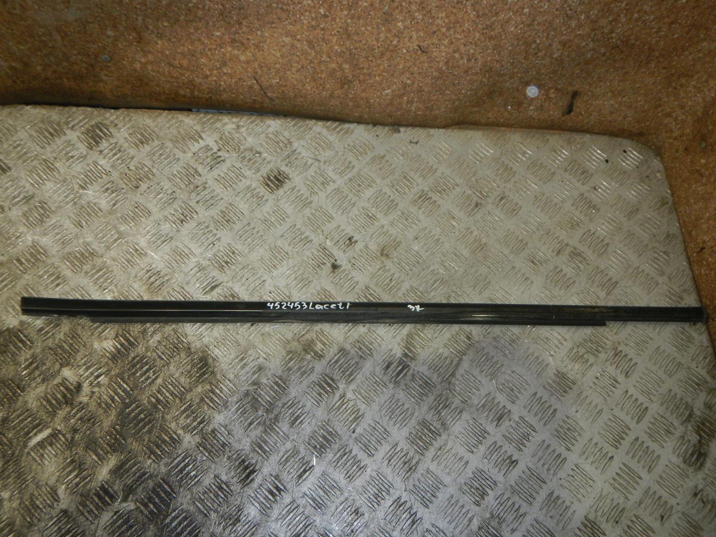 Накладка стекла заднего правого