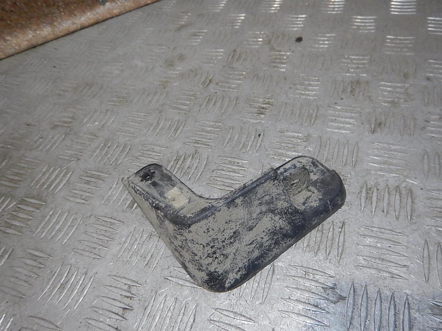 Брызговик задний левый