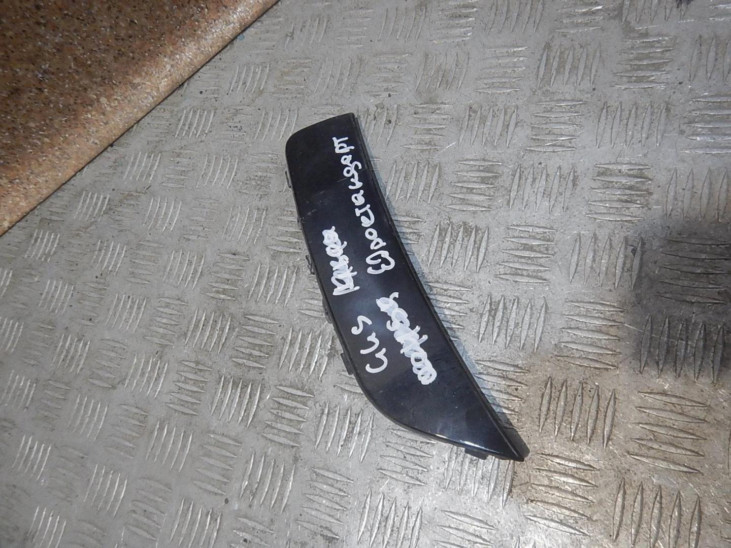 Накладка переднего бампера правая