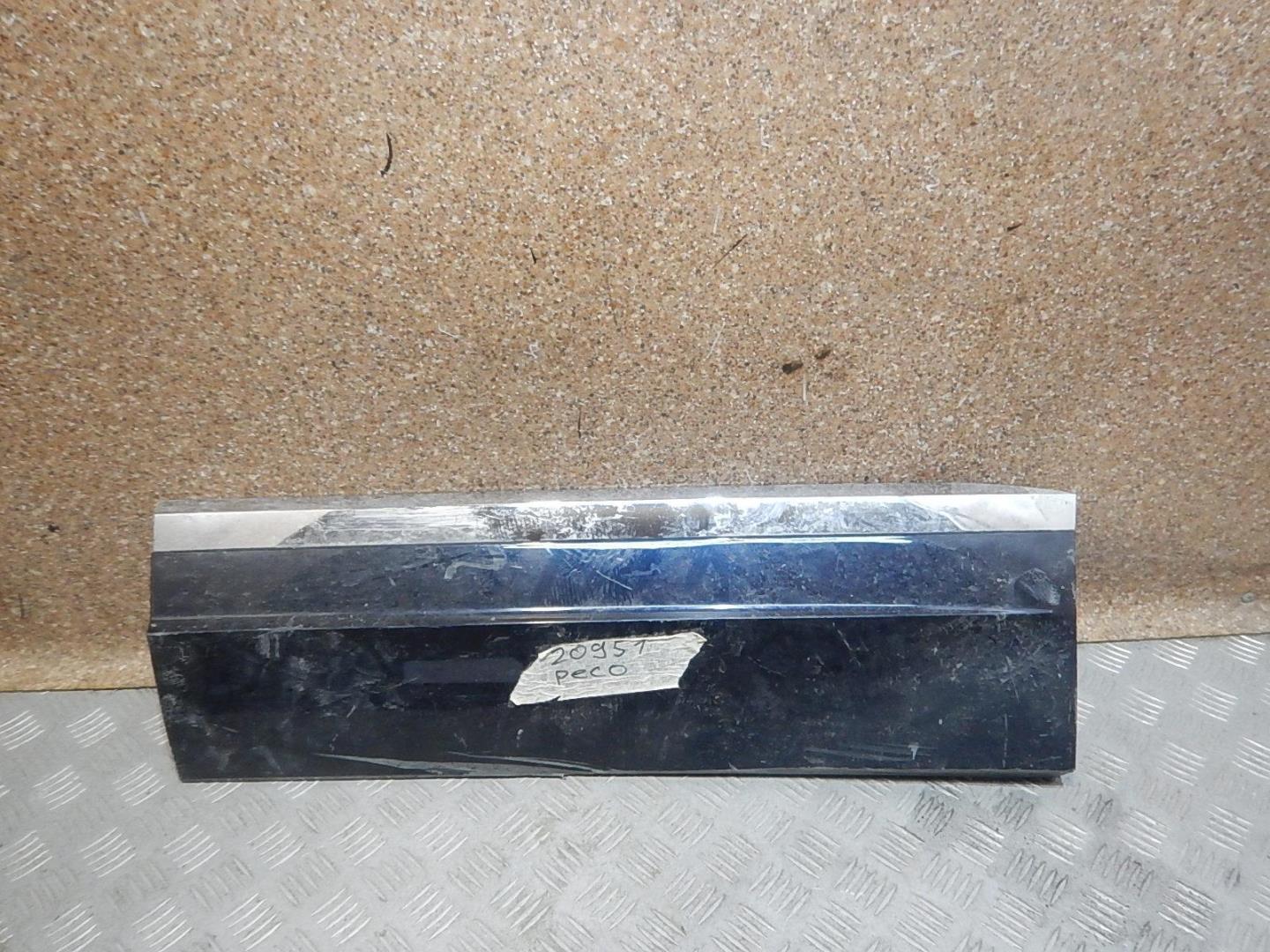 Молдинг задней левой двери