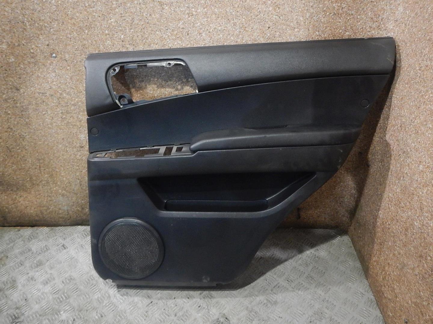 Обшивка двери задней правой